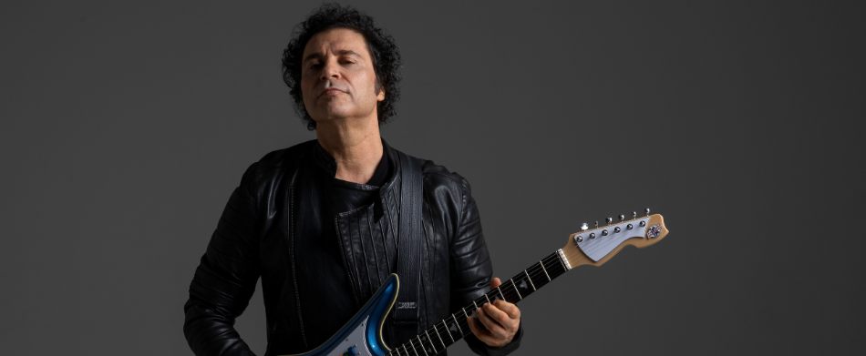 Frejat em retrato para o deepbeep durante entrevista e playlist sobre composição, música e canções brasileiras.