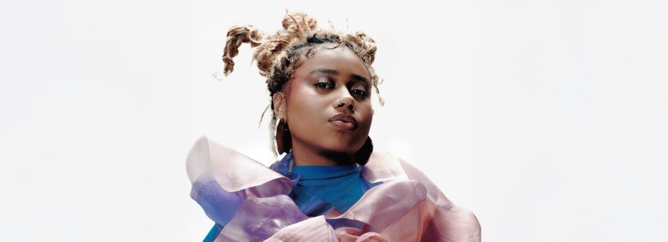 Retrato da cantora Melly para entrevista do deepbeep sobre música, atmosfera e a playlist Músicas Que Não Têm Pressa.