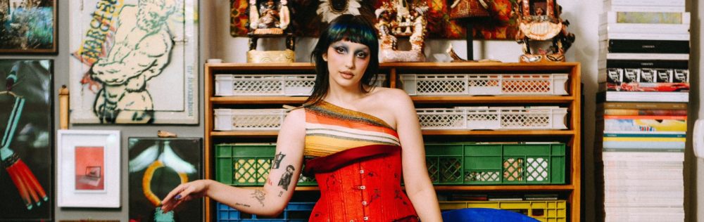 Jenni Mosello em entrevista e playlist para o deepbeep sobre composição, identidade, transformação e música.