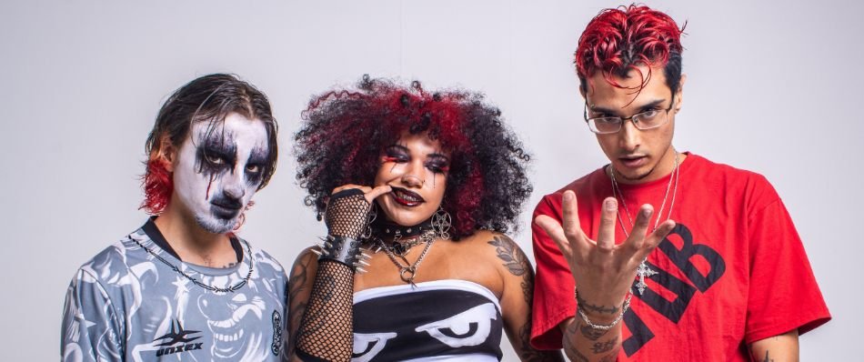 MC Taya em entrevista ao deepbeep sobre a mistura entre funk, rock, metal e rap, a cena musical da Baixada Fluminense e as fronteiras entre gêneros.