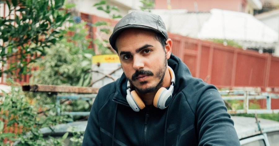 Rico Manzano em retrato para o deepbeep.