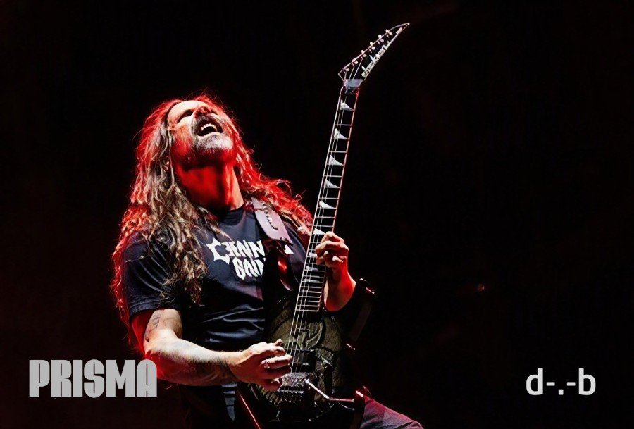 Andreas Kisser tocando guitarra em apresentação no Rock in Rio