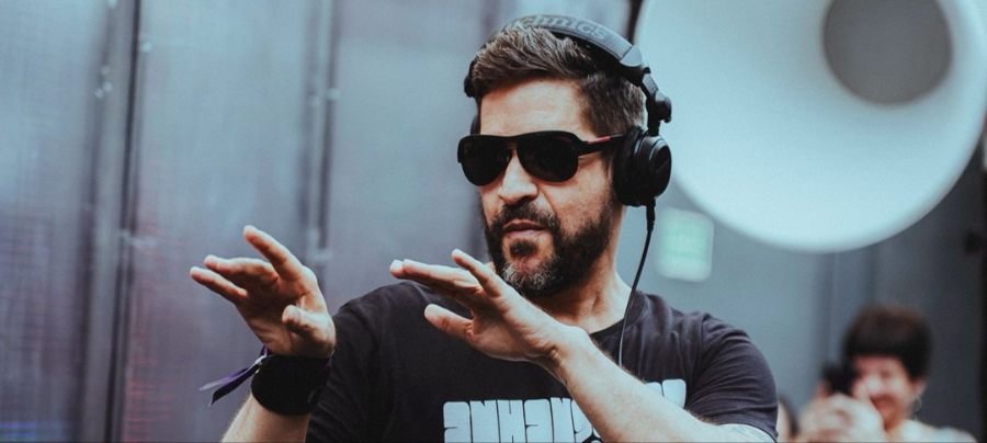 Mau Mau, DJ e produtor musical, em entrevista ao deepbeep sobre música eletrônica e a cena underground paulistana.